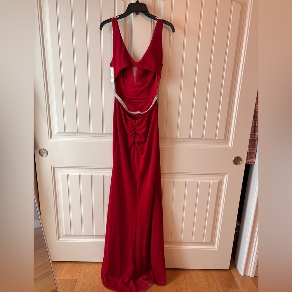 Camille La Vie Red Gown with Silver Rhinestone Belt NWT size 4 - Picture 3 of 6